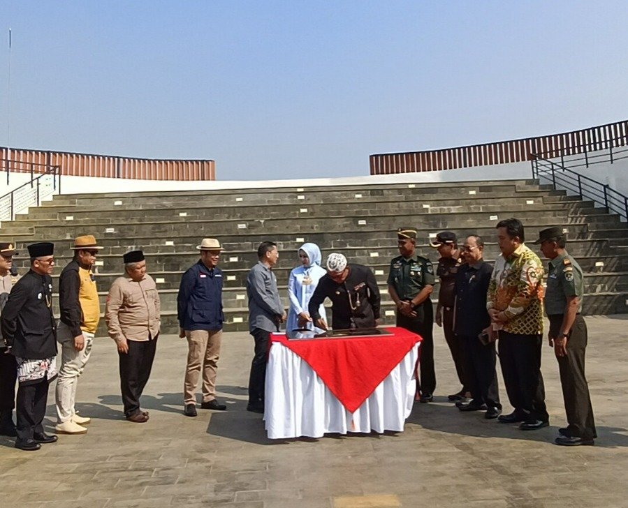 Gubernur Jabar Hadiahkan Alun-alun Setu Ajarwana pada Hari Jadi Kabupaten Bekasi ke-73
