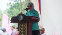 Dalam Rangka Memeriahkan HUT RI Ke-78, Bupati PALI Melestarikan Tradisi Turun Temurun Mengangkat Bekarang 