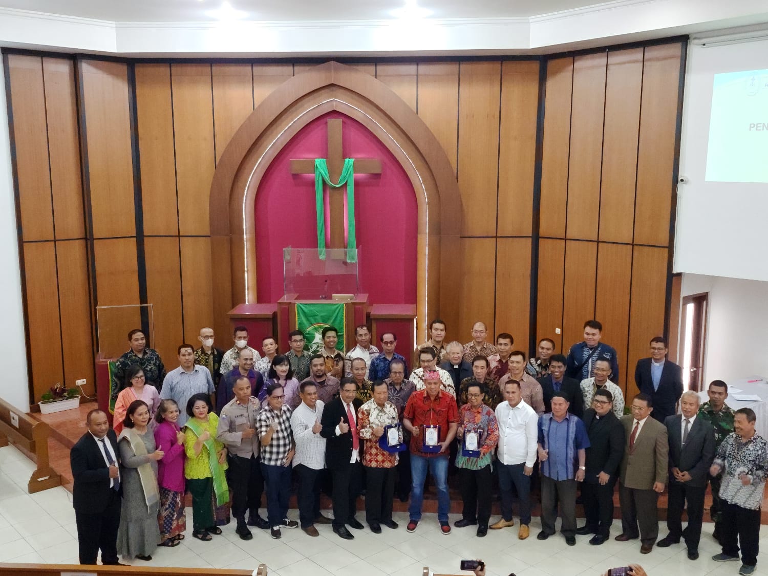 Walikota Bekasi mengukuhkan Pengurus Forum Komunikasi Gereja Galaxi Periode 2023 -2026