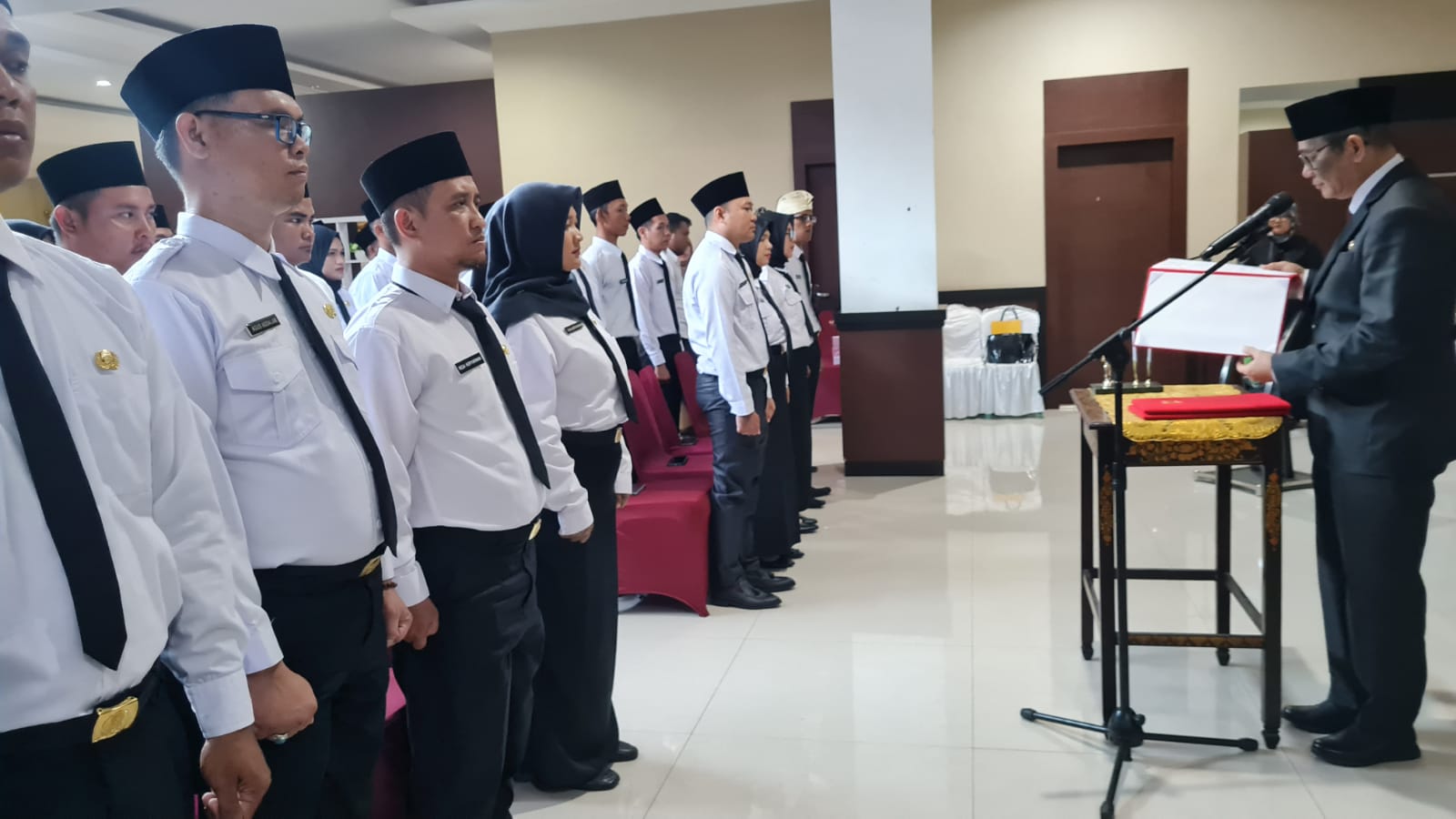 Lantik 33 PPPK Fungsional Teknis, Bupati Dr Ir H Her Amalindo : Yang Terpenting Dalam Kerja Adalah Ikhlas