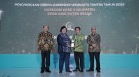 BN Holik Qodratullah Ketua DPRD Kabupaten Bekasi Terima Penghargaan Nirwasita Tantra Green Leadership Tahun 2022 dari KLHK RI