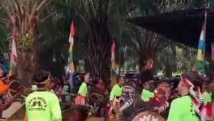 Keterangan gamabar :  Gelar Senibudaya Jaran Kepang (Kuda Lumping) di Wisata Pantai Jingong 