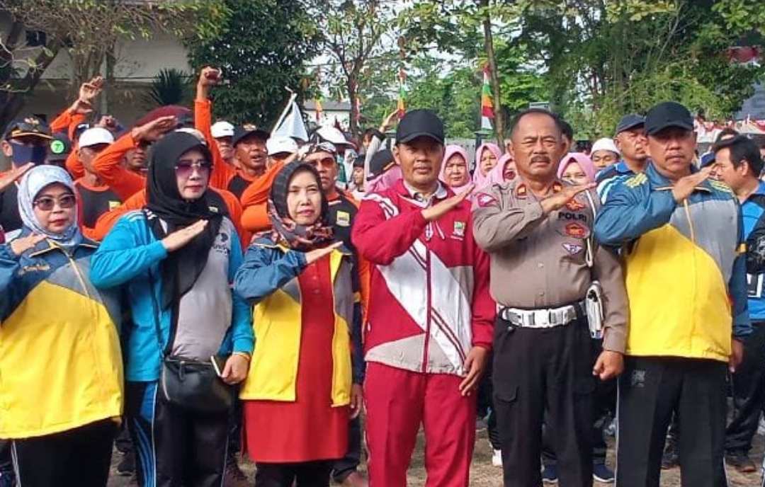 SAMARAKAN HUT RI KE 78 DAN HARI JADI KAB BEKASI KE 73 MUSPIKA KECAMATAN KARANG BAHAGIA GELAR JALAN SEHAT