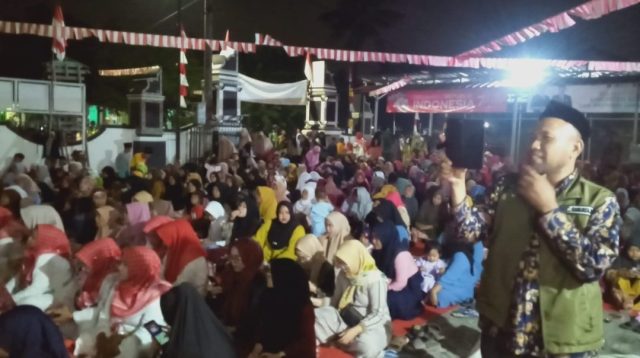 Kepala Desa Sukahurip Kabupaten Bekasi Gelar Tradisi Syukuran di Malam 17 Agustus