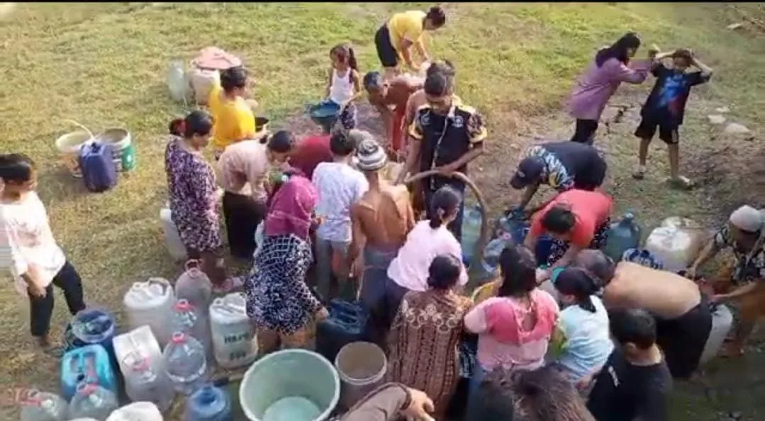 LSM GMBI Berikan Bantuan Air Bersih Kepada Warga di Kecamatan Bojongmanggu Kabupaten Bekasi 