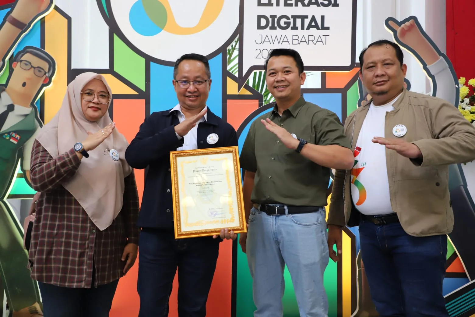 Keren! Diskominfosantik Kabupaten Bekasi Raih Penghargaan Humas Jabar Awards 2023