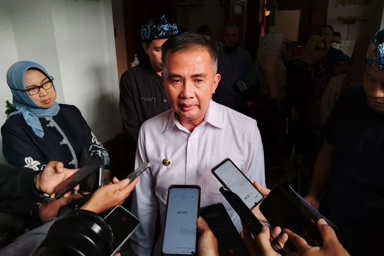 Hari Pertama Bey Machmudin Sapa Pegawai dan Keliling Gedung Sate