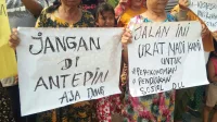 Puluhan Warga Desa Sukadarma Gelar Aksi Demo Agar Ada Perbaikan Jalan Rusak dan Berlubang