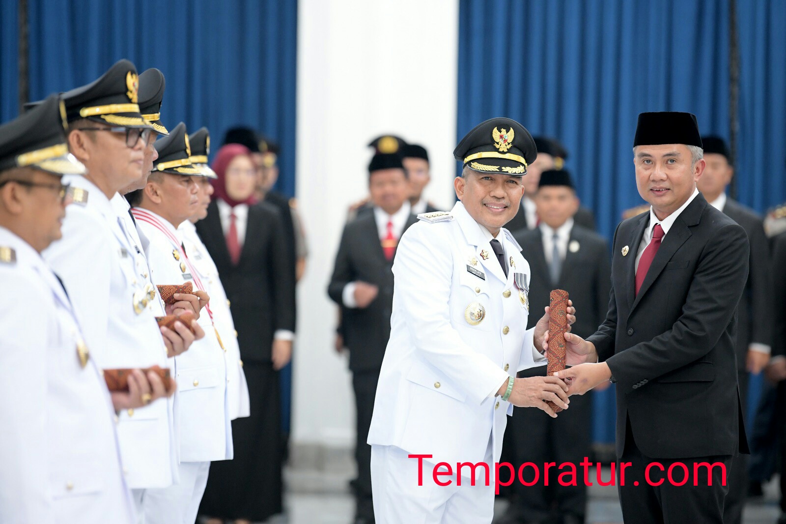 Pemilu 2024 Harus Kondusif, Pesan Bey Macmudin kepada Enam Penjabat Bupati dan Wali Kota
