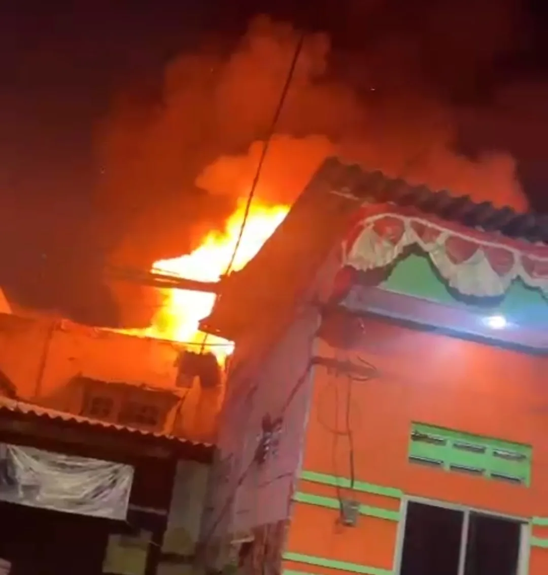 Jago Merah Meluluhlantakkan Pemukiman Padat Penduduk di RW. 02 Kelurahan Krendang