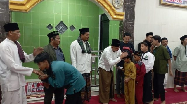 Subling Setiap Jumat Subuh Camat Cabangbungin Kabupaten Bekasi Berbagi Kasih dengan Anak Yatim