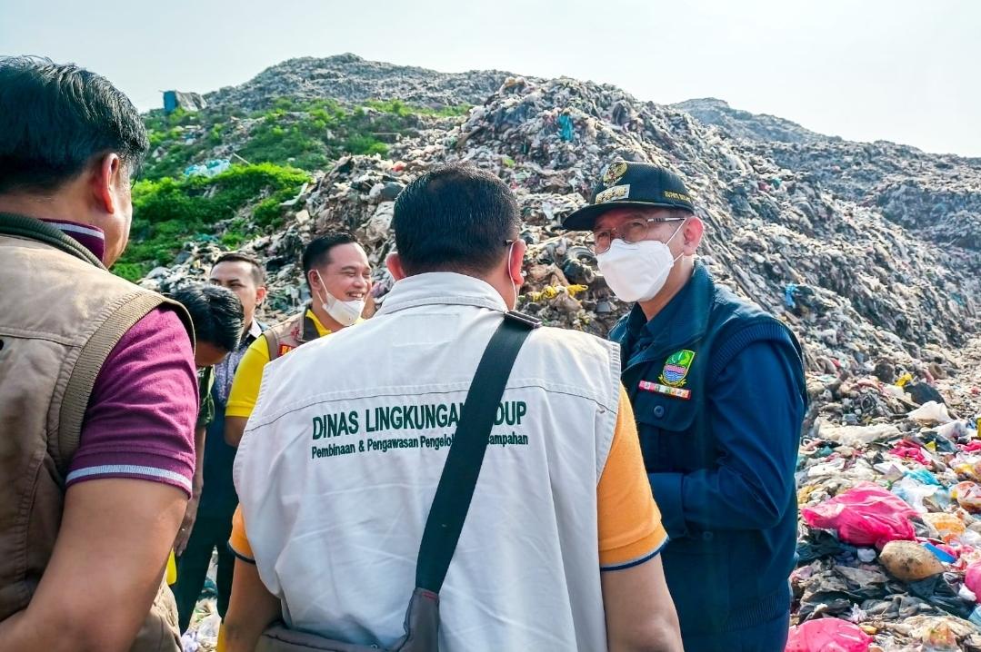 Pj.Bupati Bekasi Mitigasikan Pencegahan dan Penanganan Kebakaran di TPA Burangkeng, Imbas Maraknya Kebakaran TPA di Jawa Barat Akibat Kemarau Ekstrem