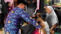 Perhatian Pj.Bupati Bekasi dan Camat Cabangbungin Terhadap Anak Penderita Kanker Mata Perhatian Pj.Bupati Bekasi dan Camat Cabangbungin Terhadap Anak Penderita Kanker Mata