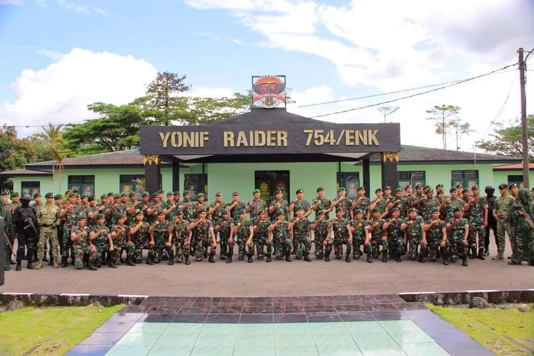 Yonif 754 Divif 3 Kostrad Terima Kunjungan Kerja Danpussenif