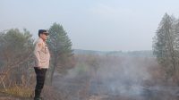 Lahan Gambut Terbakar, Polsek Penukal Abab Turun Langsung Kelapangan