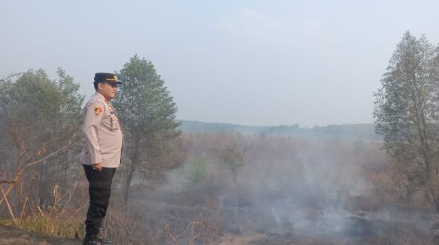 Lahan Gambut Terbakar, Polsek Penukal Abab Turun Langsung Kelapangan