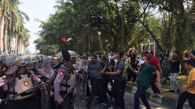 Polres Metro Bekasi Gelar Simulasi Pengamanan Markas Komando