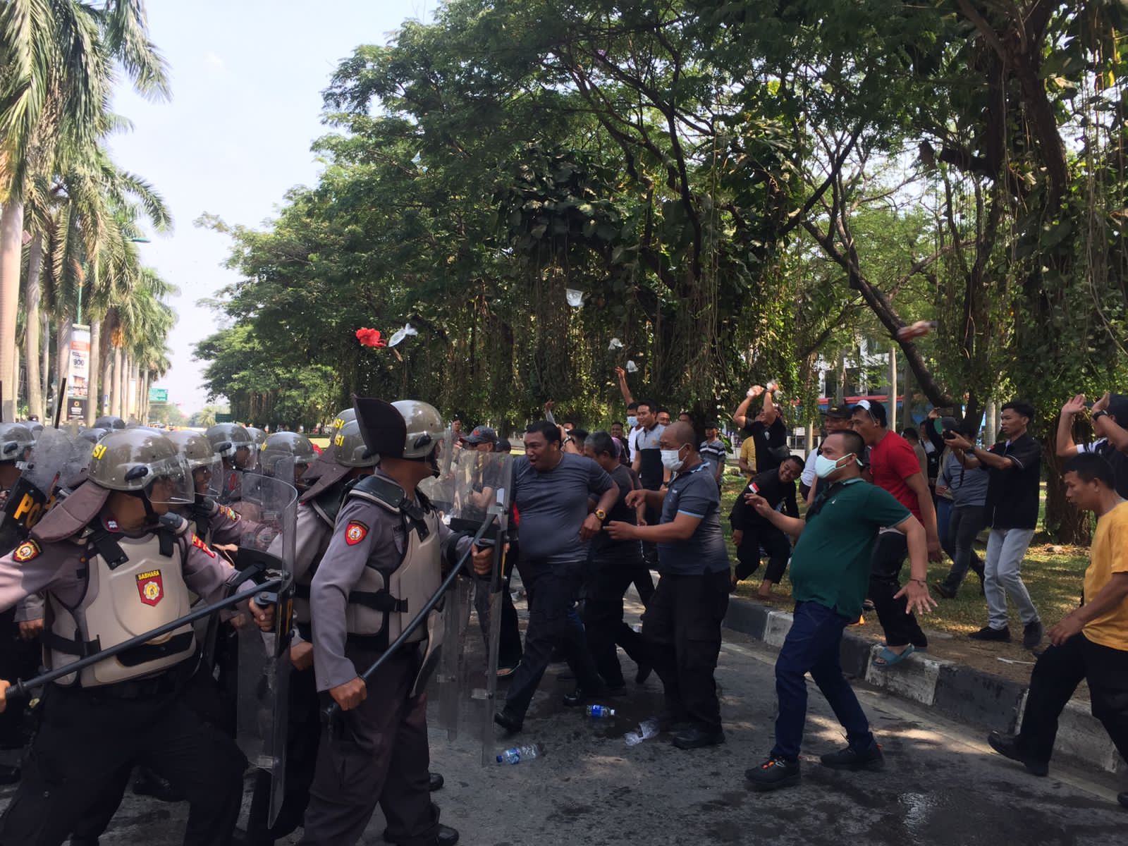 Polres Metro Bekasi Gelar Simulasi Pengamanan Markas Komando