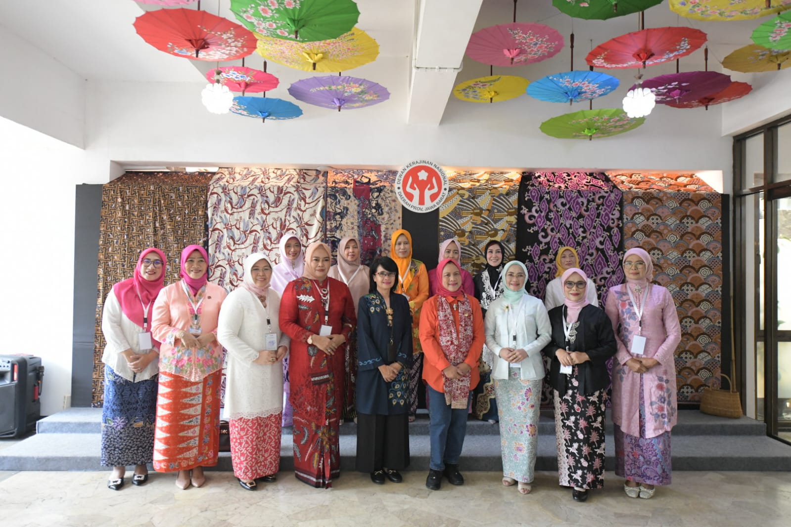 Dihadapan Ibu Negara Iriana Jokowi, Dekranasda Cirebon Ikut Promosikan Produk IKM