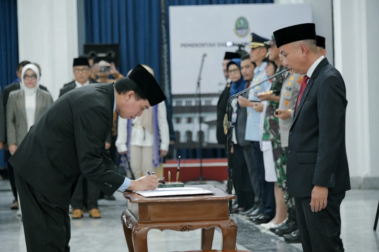 Bey Harap Bupati dan Wali Kota Bisa Kurangi 30 Persen Sampah