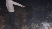 Polsek Penukal Abab Melakukan Giat Grouncheck Titik Hotspot Karhutla di Lahan Persawahan Desa Pengabuan
