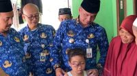 Perhatian Pj.Bupati Bekasi dan Camat Cabangbungin Terhadap Anak Penderita Kanker Mata