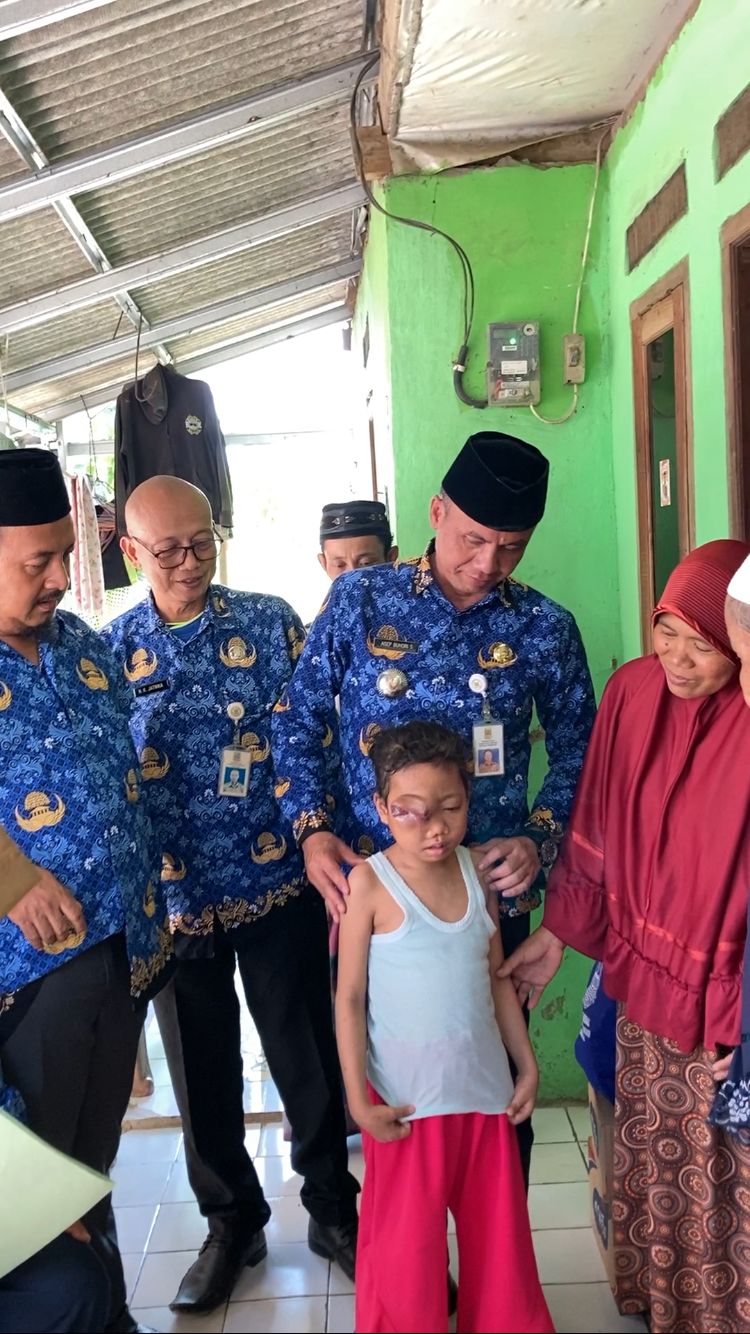 Perhatian Pj.Bupati Bekasi dan Camat Cabangbungin Terhadap Anak Penderita Kanker Mata