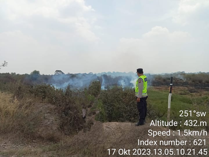 Kapolsek Penukal Abab Melakukan Giat Grouncheck Titik Hotspot Karhutla di Desa Perambatan Kecamatan Abab