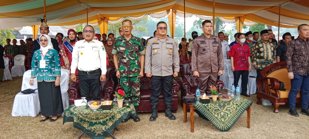 Polres PALI Melalui Jajaran nya Menghadiri Festival Dan Perlombaan Teaterikal Di Candi Bumiayu