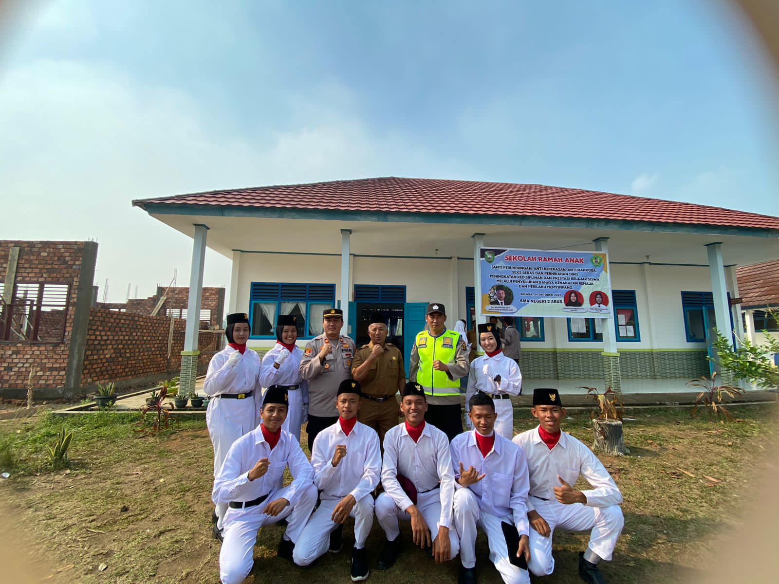 Kapolsek Penukal Abab Memberikan Pembinaan Kepada Para Siswa SMA N 2 Abab Saat Upacara