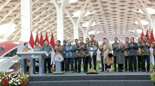 Bey Machmudin Dampingi Presiden Joko Widodo Resmikan Kereta Cepat Whoosh