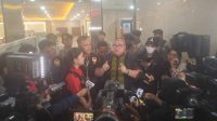 ANGKUH, HOTMAN PARIS MENOLAK MINTA MAAF AKHIRNYA DIPOLISIKAN KATE LIM DI MABES POLRI