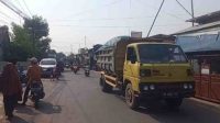 Warga Keluhkan Mobilisasi truk pengangkut tanah yang melintas di pagi hari