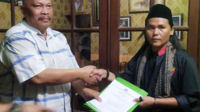 Ketua Umum Jajaka Nusantara HK Damin Sada Serahkan SK DPD Kabupaten Bekasi