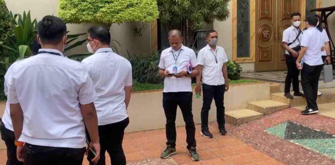 Kediaman Ketua KPK Firli digeledah Polisi, Petugas Bersenjata Laras Panjang Jaga Ketat
