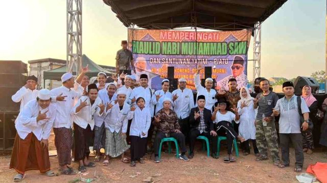 H. Abdul Malik  Bersama Soleh Silviana  Caleg PDIP Dapil 2 DPRD Kabupaten Bekasi  Santuni Yatim Piatu diacara Maulid Nabi Muhammad SAW