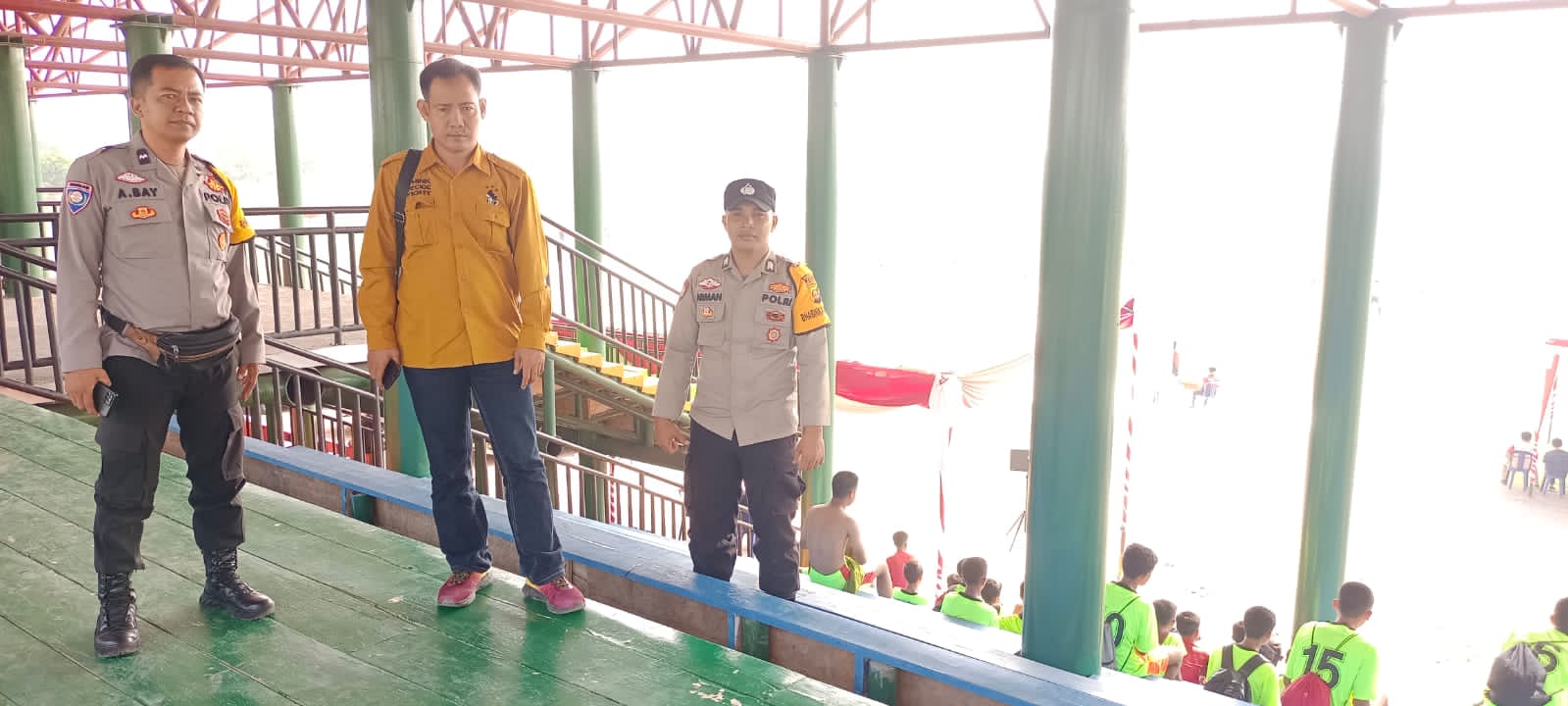 Personil Polsek Talang Ubi Melakukan PAM Kejuaraan Sepak Bola Pelajar Tingkat SMP Sederajat Se Kabupaten PALI