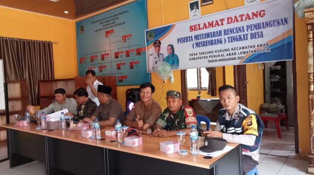 Jajaran Polsek Penukal Abab Hadiri Musrenbangdes Desa Tanjung Kurung
