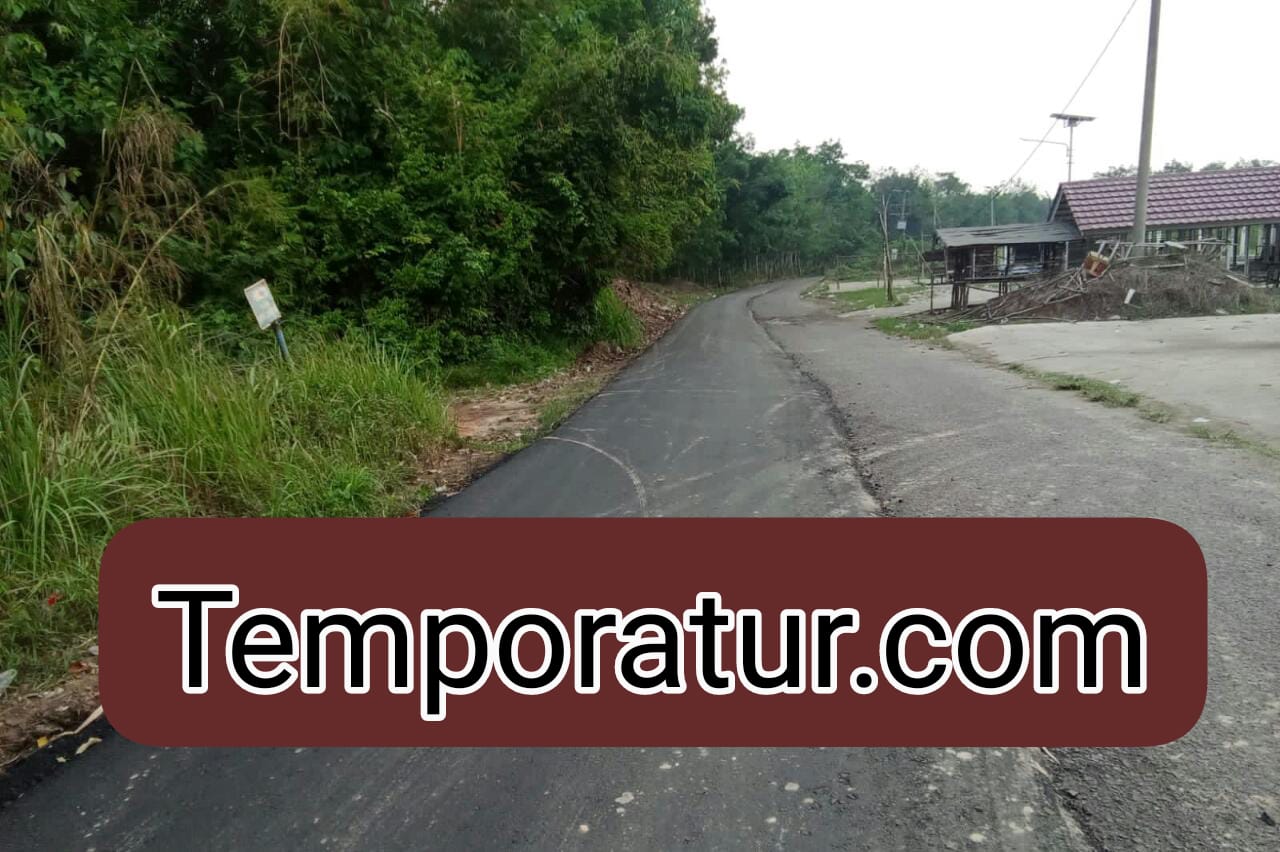 Menuai Protes Warga, Proyek pengaspalan Dijalan Lintas Desa Air Itam-Gunung Menang Tanpa Papan Informasi