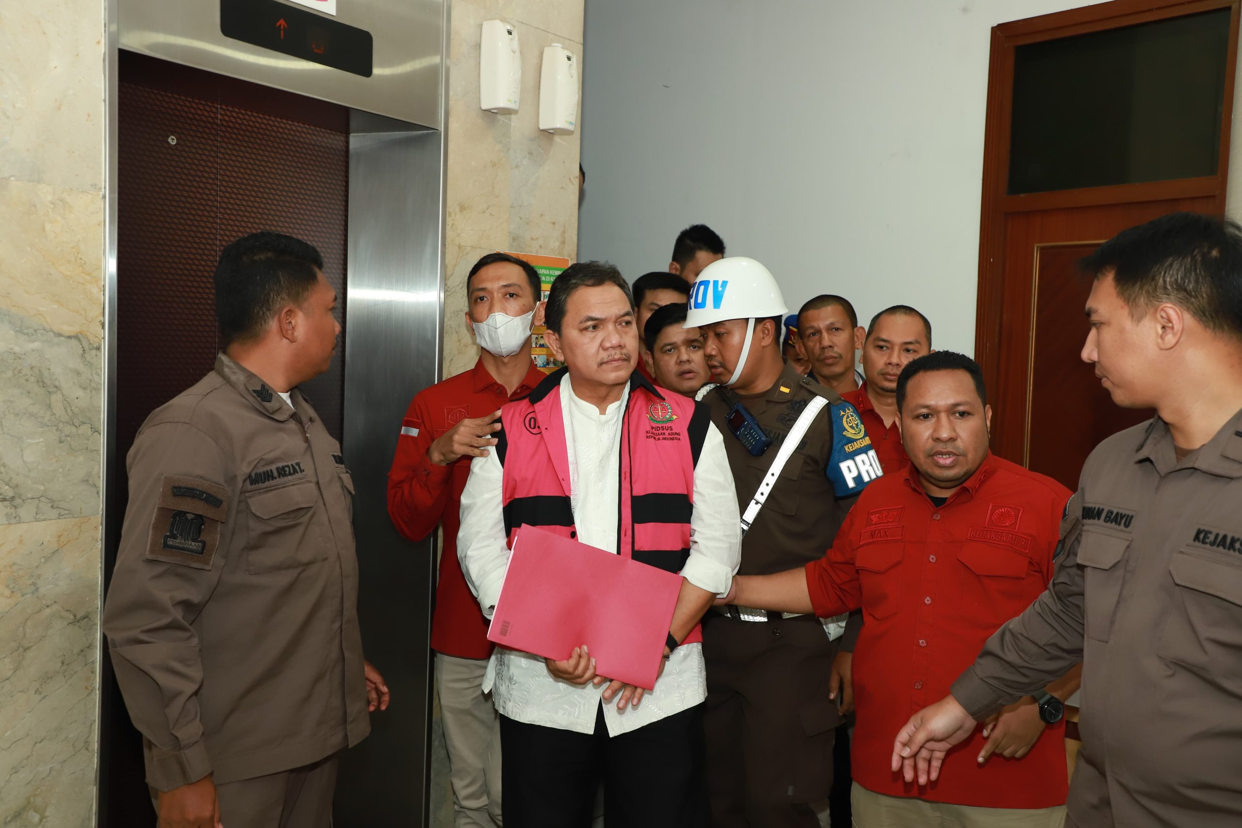 Dugaan Suap Jabatan 40 Miliar, Kejagung Tahan Tersangka AQ