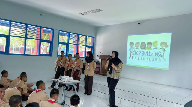 Polres Metro Bekasi Sosialisasikan Pencegahan Bullying untuk Anak Sekolah di SMK Mitra Industri Mandiri Tambun