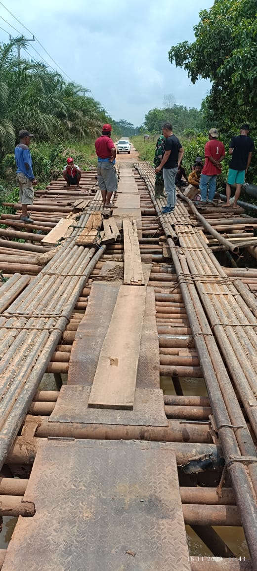 Satlantas Polres PALI Datangi Jembatan Besi Yang Rusak Parah Dikelurahan Talang Ubi Utara