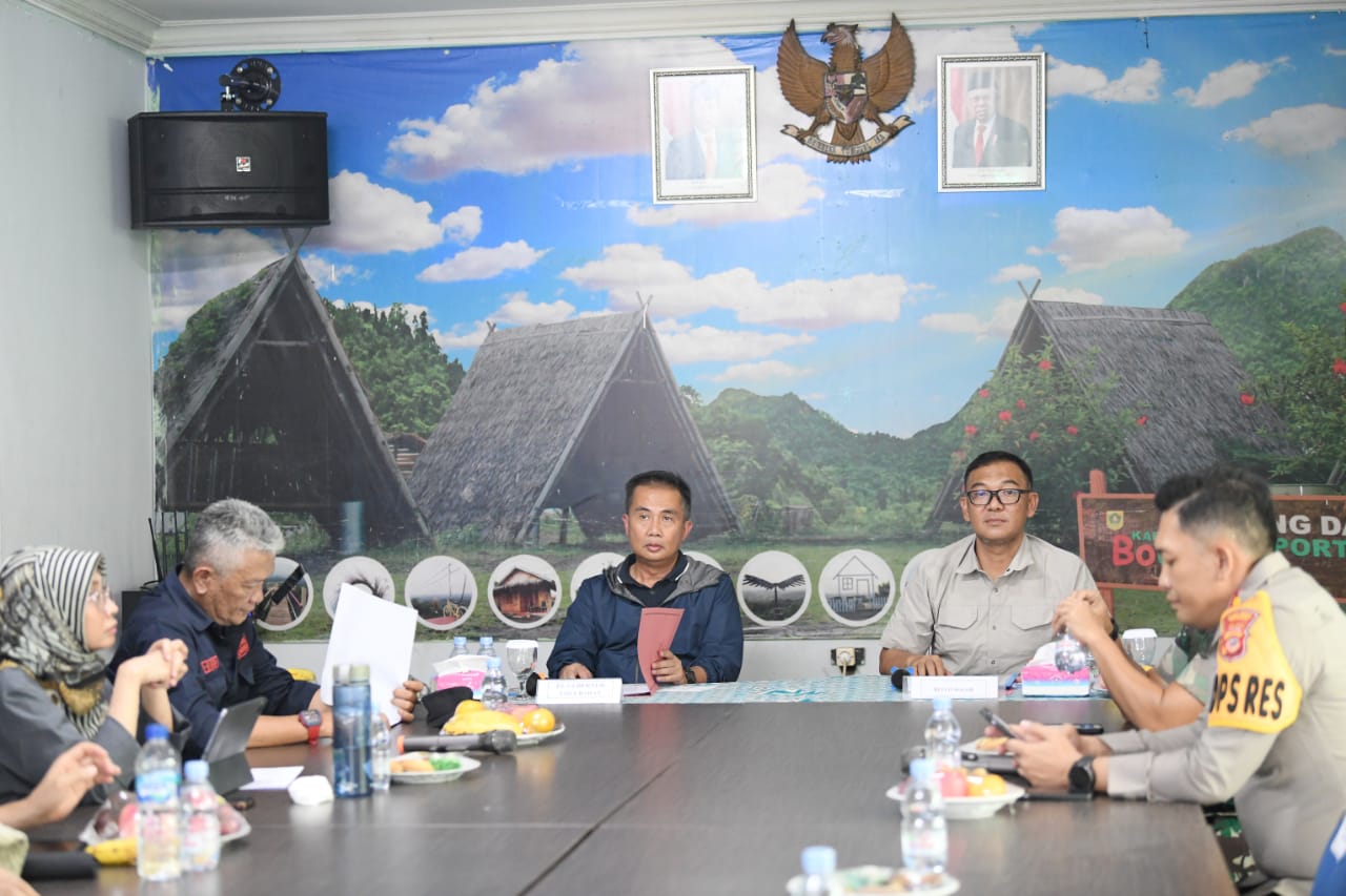 Bey: Truk Besar Hanya Boleh Melintas di Parung Panjang Pukul 22.00-05.00