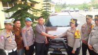 Tim UKL l Polres PALI Melimpahkan Barang Bukti Berupa Mobil Minibus Jenis Toyota Rush Warna Merah Metalik Kepada Pihak Poltabes Palembang