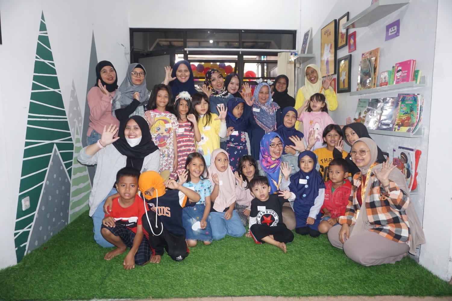 Taman Baca Cerita Sore: “Tak Cukup Hanya Menyediakan Buku. Anak-anak Harus Dibuat Jatuh Cinta Pada Buku”