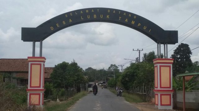 Pemerintah Desa Lubuk Tampui Realisasikan Pembangunan Gapura Desa