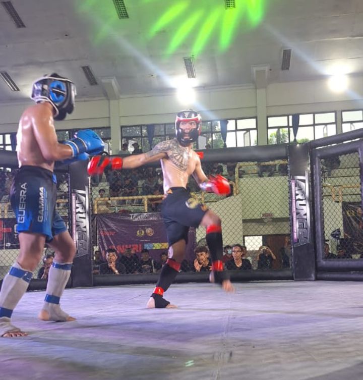 Atlet Beladiri MMA Denbek Lanmar Jakarta mengikuti Kejuaraan   MMA Tarungga Dankormar Fighting Championship tahun 2023.
