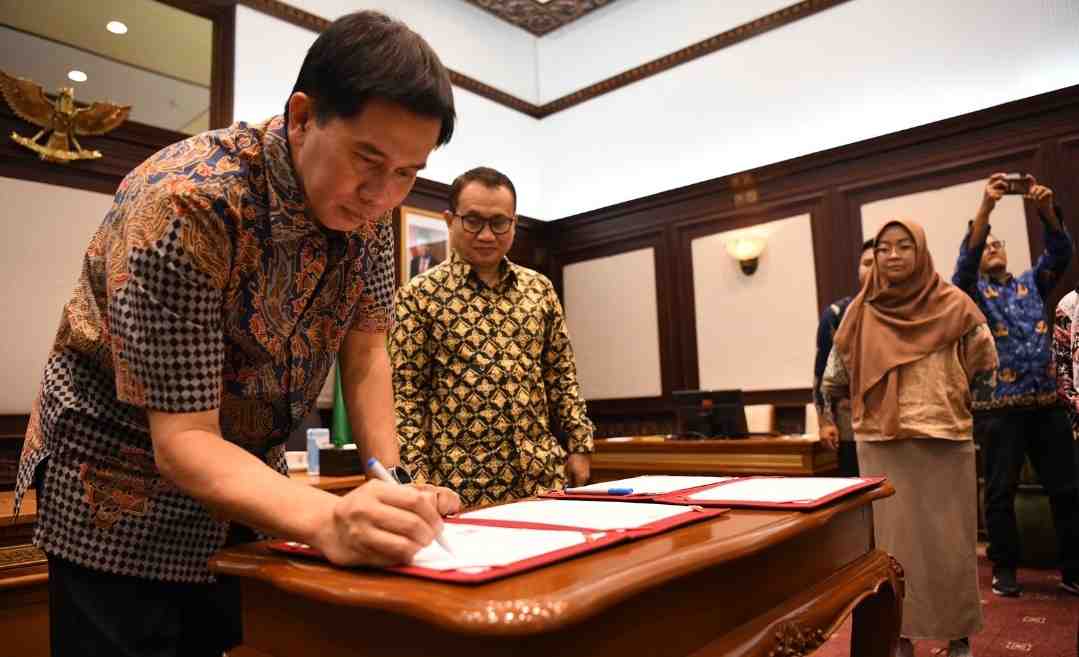 Pemdaprov Jabar dan BAPETEN Tanda Tangani Nota Kesepahaman Penggunaan Nuklir di Bidang Kesehatan