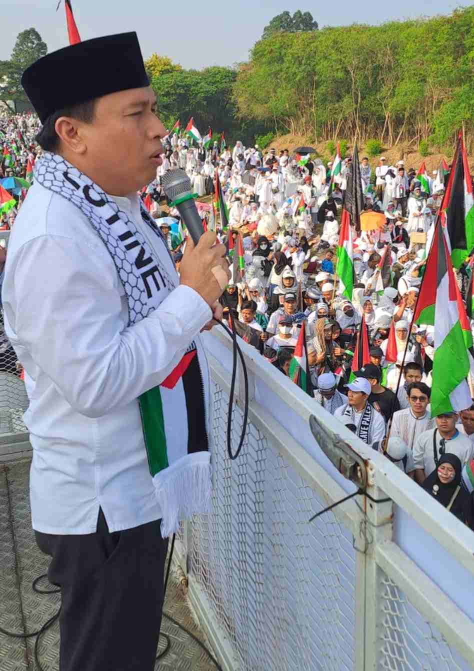 Ketua DPRD Kabupaten Bekasi BN.Holik Qodratulloh Dalam Aksi Bela Palestina : Penjajahan diatas Dunia Harus dihapuskan