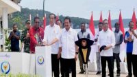 Presiden Joko Widodo Resmikan Kampung Nelayan Modern Samber Binyeri